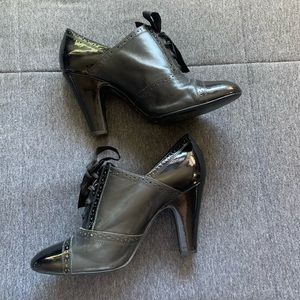 Black Gianni Bini saddle shoes heels retro